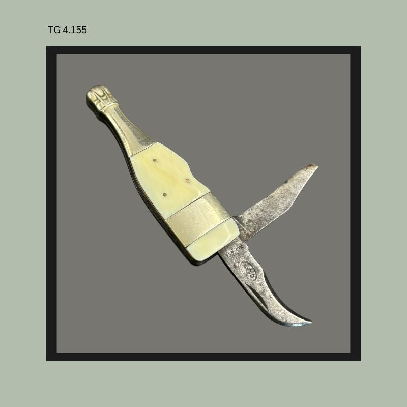 Champagne bottle knife with one knife blade and one lifting foil blade.