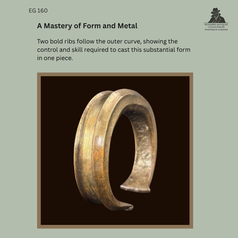 Catalogue panel showing EG 160, a substantial Fang solid-cast copper-alloy neck torque from Gabon, with two raised ribs following its curved form and flared terminals.