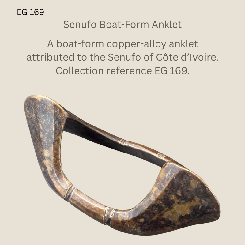 Senufo-attributed boat-form copper-alloy anklet from Côte d’Ivoire, shown in profile with an elongated opening, swept terminals and worn brown patination, collection reference EG 169.