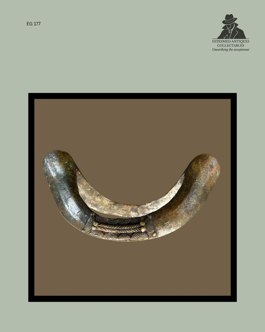 Senufo bronze prestige anklet of classic Tolo Kajin form with broad rounded terminals and crescent-shaped profile, decorated with cast geometric relief ornament along the lower section, West Africa, ex Egon Guenther Collection.